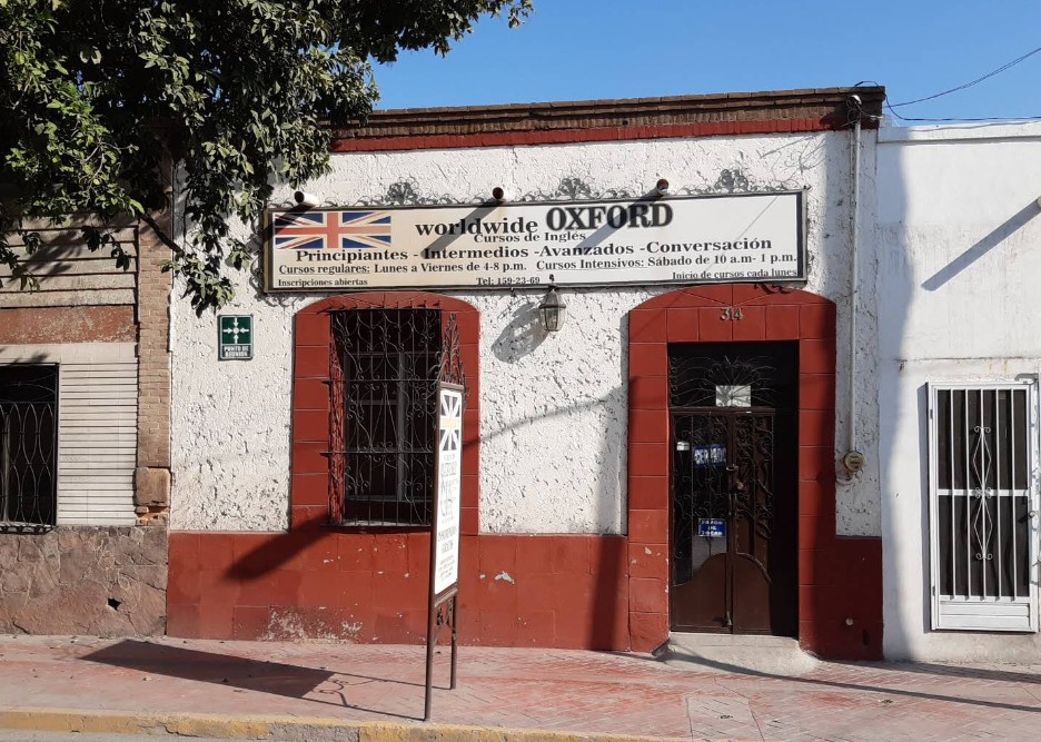 Fachada del Instituto Oxford en Lerdo, Durango